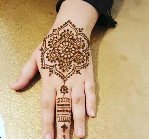 纹身的网红吃瓜图片,揭秘娱乐圈幕后真相  第2张